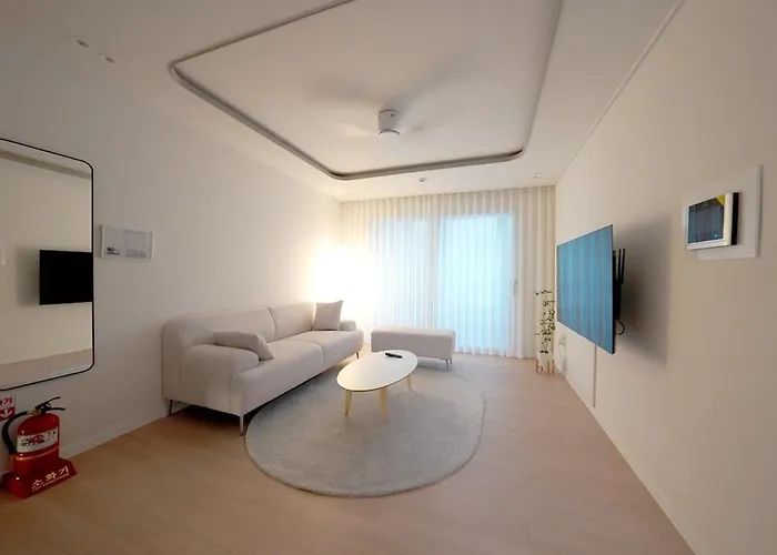 Aria House Apartment *